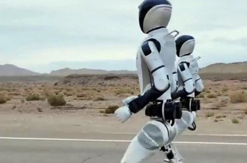 Çində 12 robot başqa bir robot tərəfindən qaçırıldı