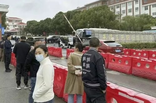 İmtahandan kəsilən tələbə bıçaqla 8 nəfəri öldürdü, 17 nəfəri yaraladı