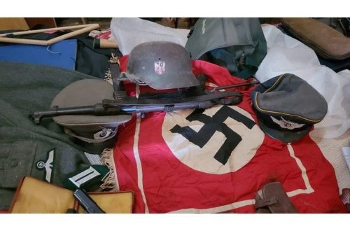 Şok polis basqını! Evində nasist arsenalı tapıldı