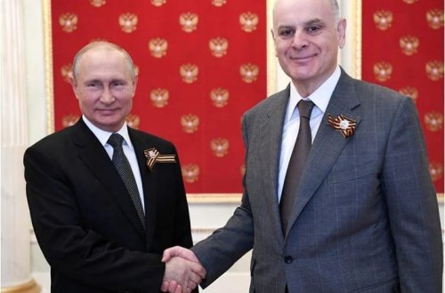 Etirazçılar parlamentə basqın etdilər: Abxaziya lideri istefa verdi 