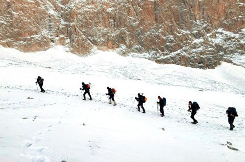 Belarus iki alpinistin axtarışları davam edir