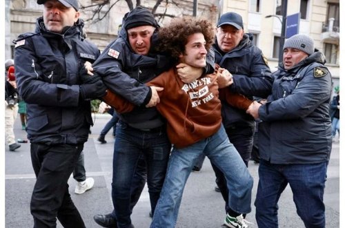 Gürcüstanda insanlar seçkilərin təzələnməsini istəyir