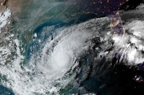 Alimlər: Son 6 ildə iqlim səbəbindən qasırğaların gücü artıb