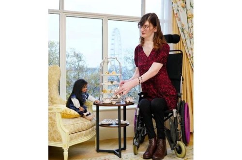 Dünyanın ən uzun və ən qısa qadını ilk dəfə tanış olub