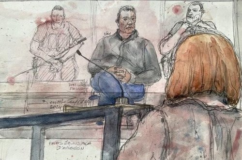 Fransanı sarsıdan qrup zorlama hadisəsi: O, qızının yarıçılpaq fotolarını da çəkdi!