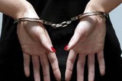 15 yaşlı övladını əxlaqsızlığa cəlb edən şəxsi döyən ana və qızı HƏBS OLUNDULAR