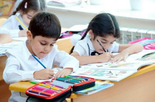 В общеобразовательных учреждениях Азербайджана после осенних каникул начались занятия