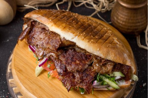 Azərbaycanda 3 nəfər dönərdən zəhərləndi