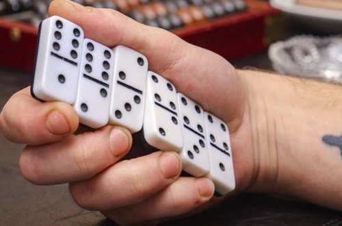 10 qəpikdən domino oynadılar - 3 min cərimələndilər