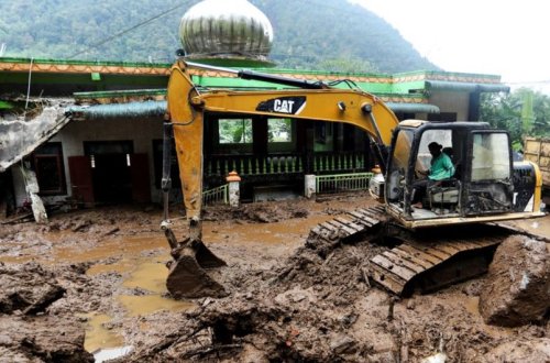 İndoneziyada torpaq sürüşməsi nəticəsində 27 nəfər ölüb