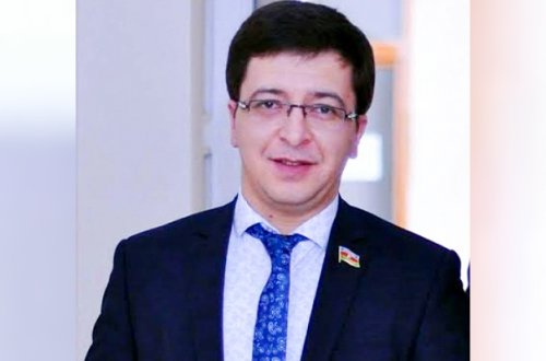 “Bəli, mikrofon danışmaq üçündür, amma...”