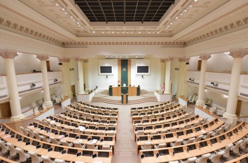 Gürcüstan parlamentində təhlükəsizlik gücləndirilib