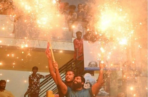 Hindistanda məşəlli anım tədbirində fəlakət: 30 yaralı var 