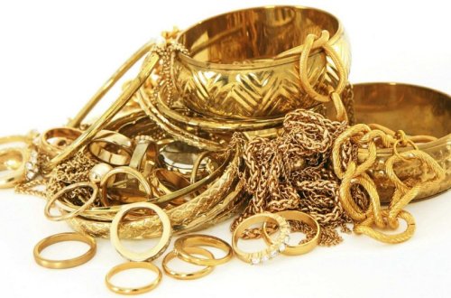 Bakıda 62 yaşlı qadın mağazadan qızıl oğurlamaqda şübhəli bilinir