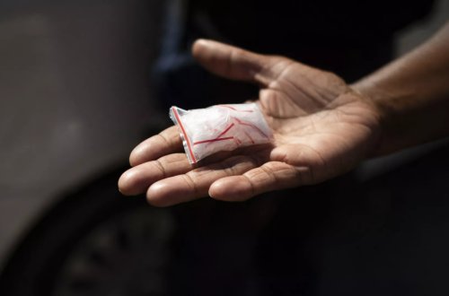 Azərbaycanda film kimi hadisə - Narkokuryer izləndiyi üçün avtomobilini yandırdı - FOTO