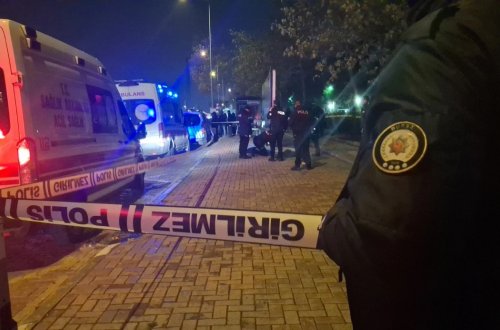 Avtobus gözləyən qadını qətlə yetirib intihar etdi