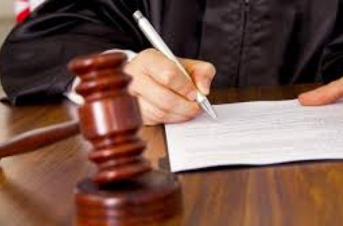 Sevgilisini öldürüb evin həyətində basdırmaqda təqsirləndirilən şəxsin məhkəməsi başlayıb