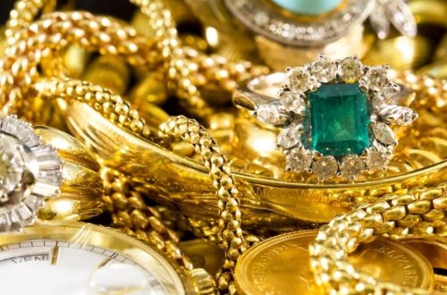 Rektorun qızını aldadıb 57 minlik qızıllarını aldılar - FOTO