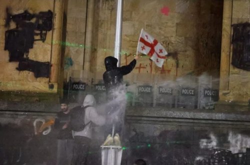 Gürcüstanda etirazlar davam edir: Aİ tərəfdarları polislə üz-üzədir 