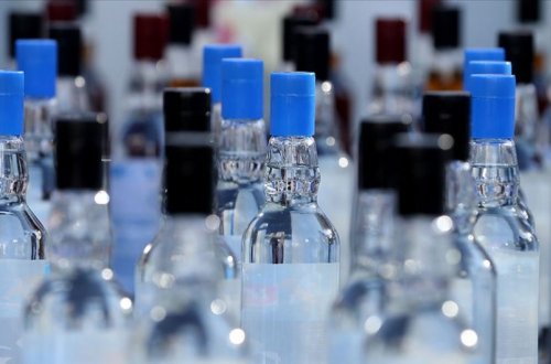 İstanbulda 17 nəfər saxta spirtli içkidən zəhərlənərək ölüb