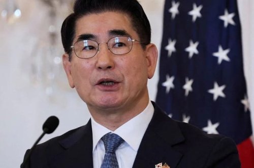 Cənubi Koreyada hərbi vəziyyət elan etməyi təklif edən müdafiə naziri istefa verib
