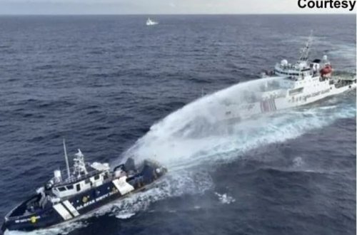 Çin sahil mühafizə gəmisi Filippin gəmisinə çırpılıb