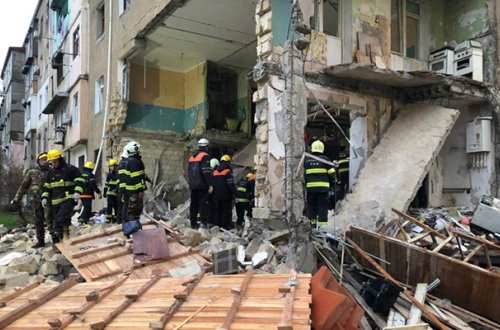 İki gün əvvəl partlayış olan binanın sakinləri narazıdır - VİDEO