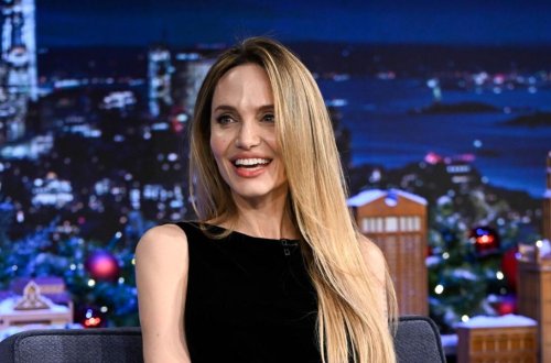 Angelina Jolie ayaqyalın səhnəyə çıxdı - FOTO