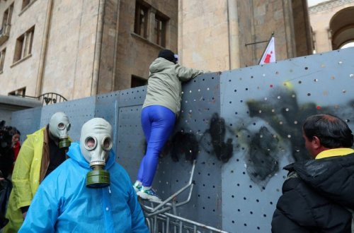 Gürcüstanda küçədə maska taxmaq qadağan edilə bilər