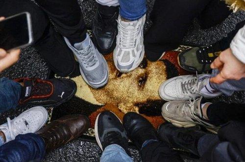 50 illik hakimiyyətə təəccüblü son