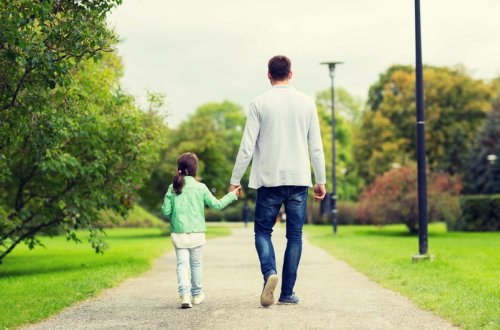 Diplomatlara övladlığa götürdüyü 18 yaşına çatmamış uşaqlara görə müavinət ödənilə bilər