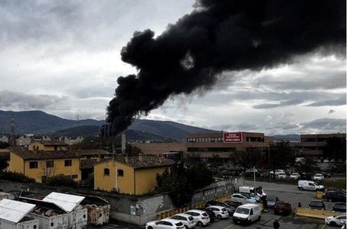 İtaliyada neft emalı zavodunda partlayış baş verib: 5 nəfər ölüb