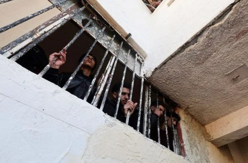 Əsədin “qəssabxanası”da ümidsiz gözləmə: İtkin düşənlərin yaxınları Sednaya haqqında danışıblar