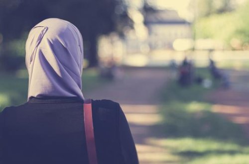 Araşdırma: Fransada hicablı tələbələrin iş müraciətlərinin 81,4 faizi rədd edilir