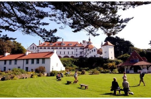 Pedofiliya adası üçün 73 səhifəlik hesabat: Toxunma, selfi yoxdur 