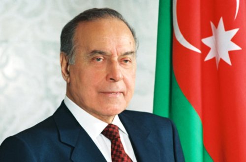 Heydər Əliyevin vəfatından 21 il ötür