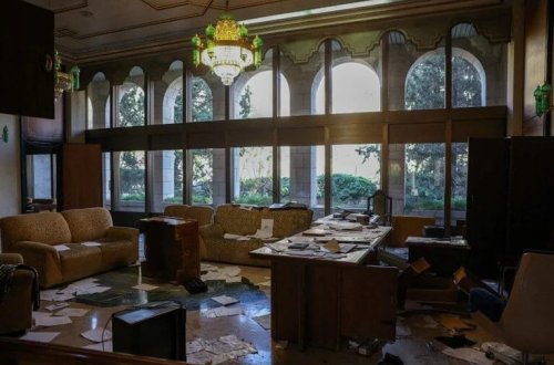 Suriyalılar Dəməşqdə devrilmiş lider Əsədin evini aşkar ediblər