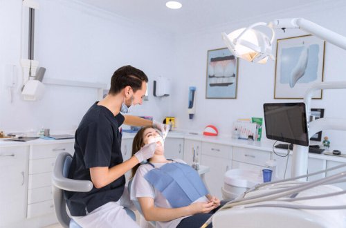 Bakıda mühafizəçi diş həkimi adı ilə xəstənin 11 dişini çəkdi