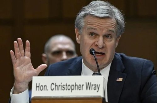 FTB direktoru Wray-ın Tramp vəzifəyə başlamazdan əvvəl istefa qərarı