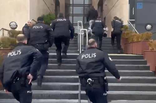 Bursada məhkəmə binasına silahlı hücum olub, iki nəfər ölüb