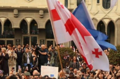 Gürcüstanda parlament binası önündə etiraz aksiyası keçirilir