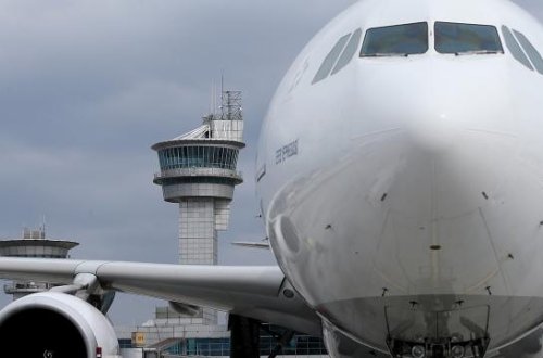 ABŞ-da hava limanında uçan pilotsuz təyyarəyə görə 2 nəfər saxlanılıb