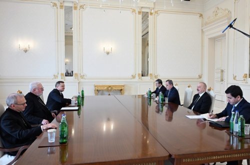 İlham Əliyev Müqəddəs Taxt-Tacın Dövlətlər və Beynəlxalq Təşkilatlarla əlaqələr üzrə katibini qəbul edib - YENİLƏNİB