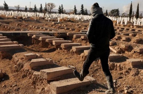 Cəsədləri sığdırmaq üçün buldozerlə əzdilər: Dəməşqdə 100 min insanın kütləvi məzarlığı hekayəsi