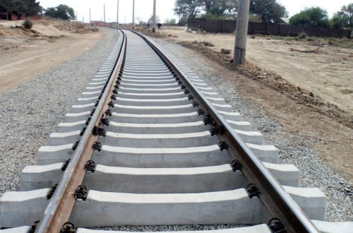 Dəmir yolunda selfi çəkdirmək istəyən 55 yaşlı qadını qatar vurdu - FOTO