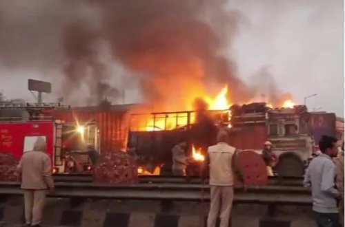 Hindistanda tanker və yük maşını toqquşub: 8 nəfər ölüb