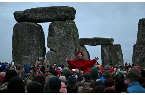 İngiltərədə tarixi bayram: Minlərlə insan qış gündönümünü qarşıladı!