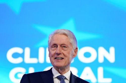 Klinton xəstəxanaya yerləşdirilib