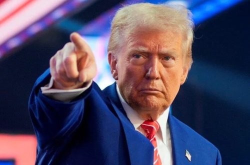 Panamada insanlar küçələrə çıxaraq Trampın plakatlarını yandırıblar