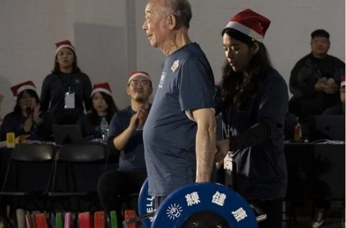 90 yaşlı qadın ağır atletikada tarix yazdı